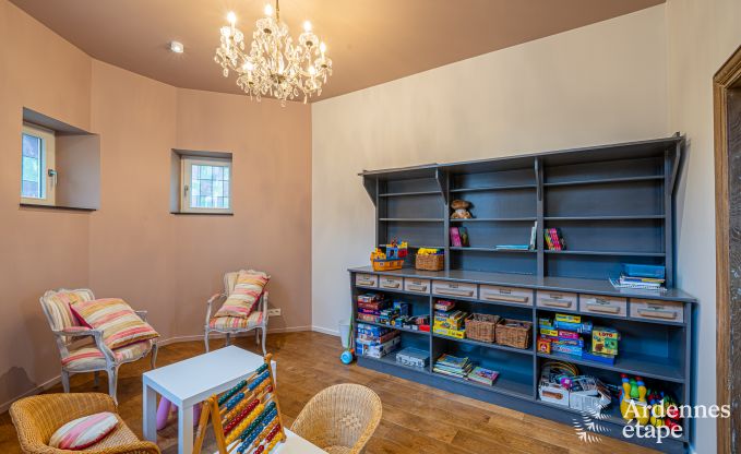 Chteau de luxe pour 30 personnes  Ouffet avec 14 chambres, 12 salles de bains, piscine intrieure, sauna et jardin priv