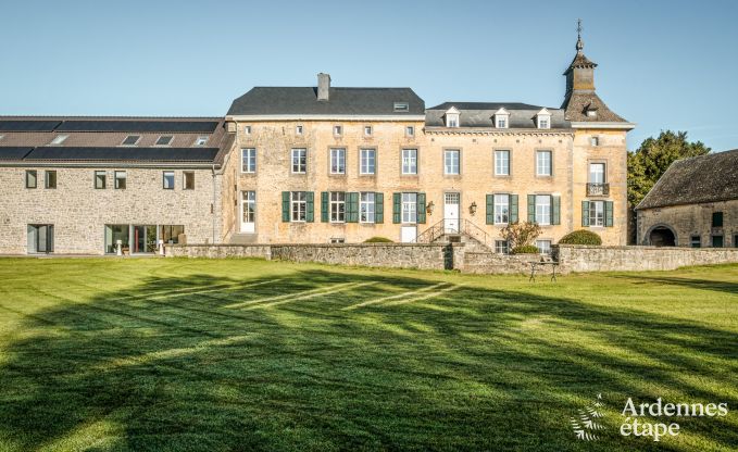 Chteau de luxe pour 30 personnes  Ouffet avec 14 chambres, 12 salles de bains, piscine intrieure, sauna et jardin priv