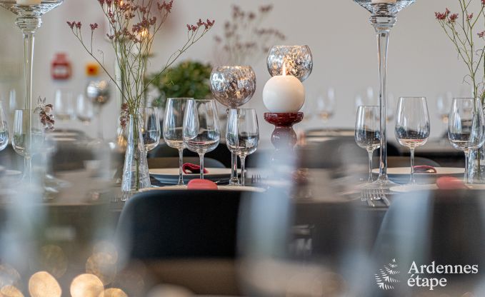 Chteau de luxe pour 30 personnes  Ouffet avec 14 chambres, 12 salles de bains, piscine intrieure, sauna et jardin priv