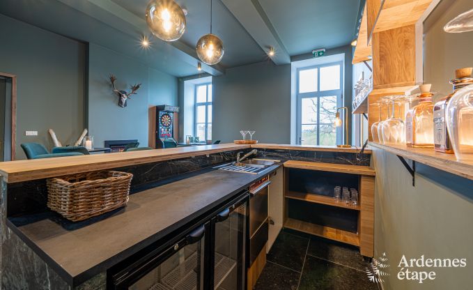 Chteau de luxe pour 30 personnes  Ouffet avec 14 chambres, 12 salles de bains, piscine intrieure, sauna et jardin priv