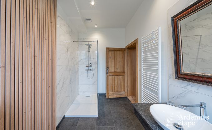 Chteau de luxe pour 30 personnes  Ouffet avec 14 chambres, 12 salles de bains, piscine intrieure, sauna et jardin priv