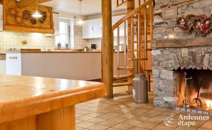 Chalet spacieux  Ovifat, Ardenne, 16 personnes, 8 chambres, 3 salles de bain, sauna, billard, jardin avec terrasse prive