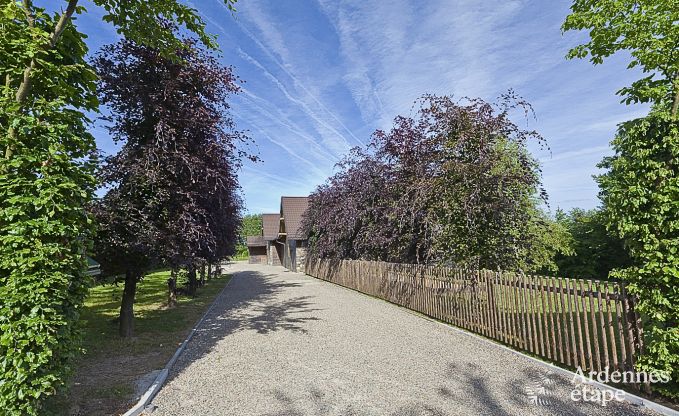 Chalet spacieux  Ovifat, Ardenne, 16 personnes, 8 chambres, 3 salles de bain, sauna, billard, jardin avec terrasse prive