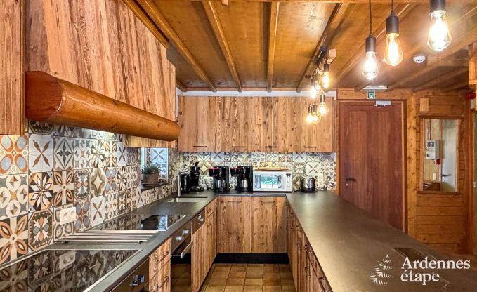 Chalet spacieux  Ovifat, Ardenne, 16 personnes, 8 chambres, 3 salles de bain, sauna, billard, jardin avec terrasse prive