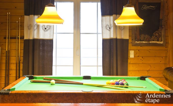 Chalet spacieux  Ovifat, Ardenne, 16 personnes, 8 chambres, 3 salles de bain, sauna, billard, jardin avec terrasse prive