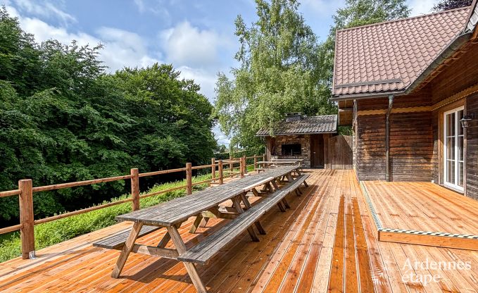Chalet spacieux  Ovifat, Ardenne, 16 personnes, 8 chambres, 3 salles de bain, sauna, billard, jardin avec terrasse prive