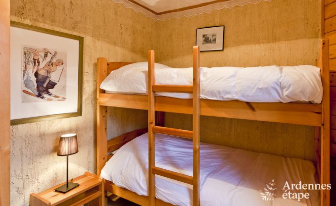 Chalet spacieux  Ovifat, Ardenne, 16 personnes, 8 chambres, 3 salles de bain, sauna, billard, jardin avec terrasse prive