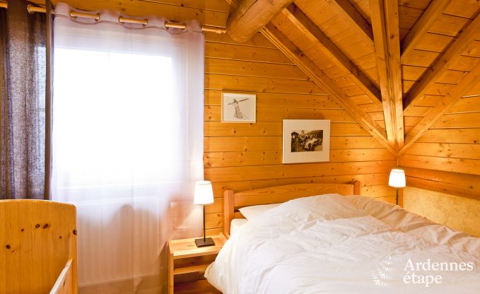 Chalet spacieux  Ovifat, Ardenne, 16 personnes, 8 chambres, 3 salles de bain, sauna, billard, jardin avec terrasse prive
