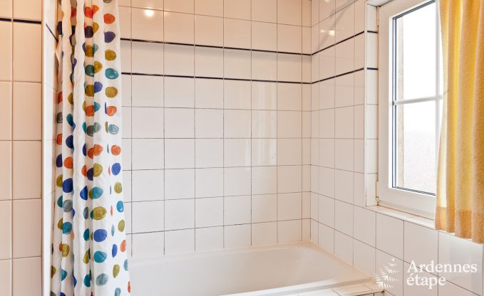 Chalet spacieux  Ovifat, Ardenne, 16 personnes, 8 chambres, 3 salles de bain, sauna, billard, jardin avec terrasse prive