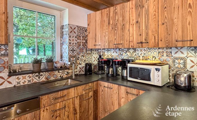 Chalet spacieux  Ovifat, Ardenne, 16 personnes, 8 chambres, 3 salles de bain, sauna, billard, jardin avec terrasse prive