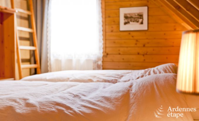 Chalet spacieux  Ovifat, Ardenne, 16 personnes, 8 chambres, 3 salles de bain, sauna, billard, jardin avec terrasse prive