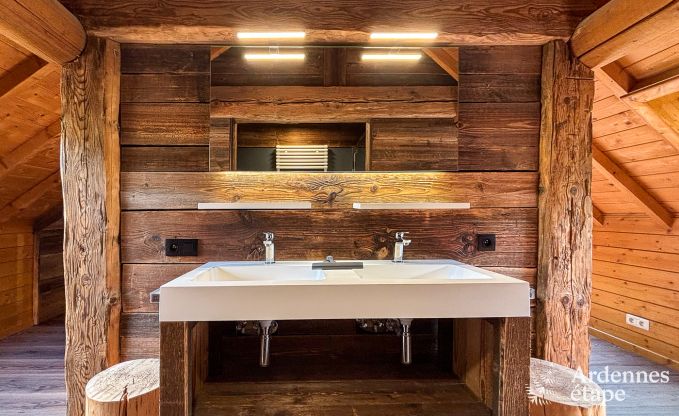 Chalet spacieux  Ovifat, Ardenne, 16 personnes, 8 chambres, 3 salles de bain, sauna, billard, jardin avec terrasse prive