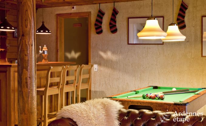 Chalet spacieux  Ovifat, Ardenne, 16 personnes, 8 chambres, 3 salles de bain, sauna, billard, jardin avec terrasse prive