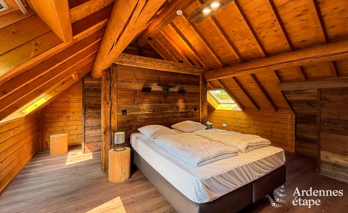 Chalet spacieux  Ovifat, Ardenne, 16 personnes, 8 chambres, 3 salles de bain, sauna, billard, jardin avec terrasse prive