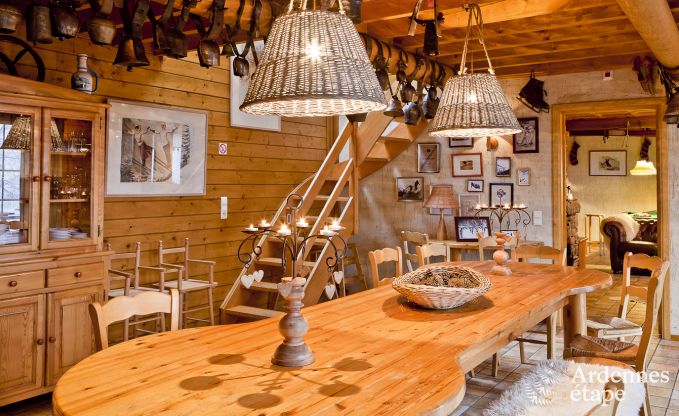 Chalet spacieux  Ovifat, Ardenne, 16 personnes, 8 chambres, 3 salles de bain, sauna, billard, jardin avec terrasse prive