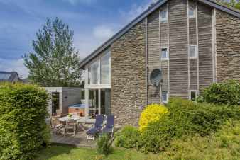 Maison de vacances confortable avec espace wellness et jardin à Ovifat