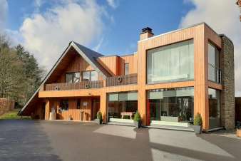 Belle maison de vacances pour 15 personnes à Ovifat avec sauna et jacuzzi