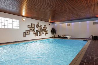 Villa de luxe 4 étoiles de grande capacité tout confort à louer à Ovifat