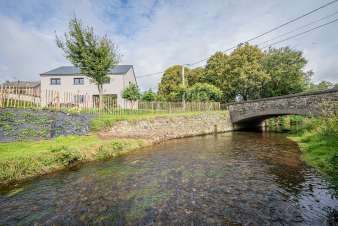 Maison de vacances pour 8 personnes à Paliseul, près de la forêt et de la rivière.