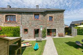 Confortable maison villageoise avec jacuzzi à proximité de Paliseul