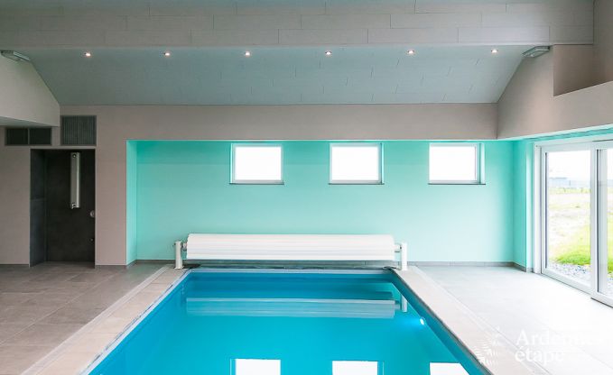 Maison moderne avec piscine intérieure pour 14 personnes à Paliseul