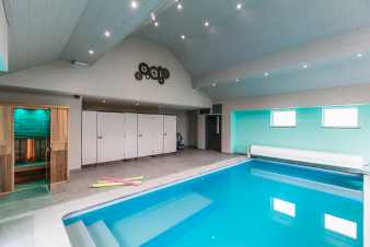 Maison de vacances avec piscine intrieure, sauna et jeux pour 14 personnes  Paliseul