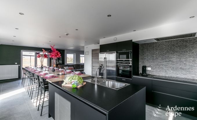 Maison de vacances avec piscine, wellness et de nombreux jeux, � Paliseul pour 28 personnes en Ardenne