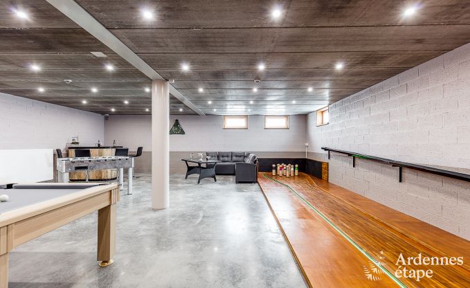 Maison de vacances avec piscine, wellness et de nombreux jeux, � Paliseul pour 28 personnes en Ardenne