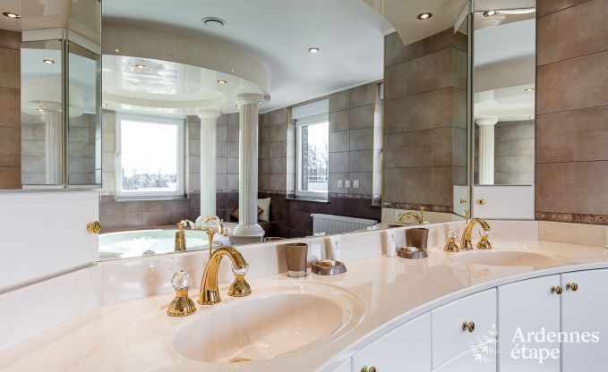 Maison de vacances avec piscine, wellness et de nombreux jeux, � Paliseul pour 28 personnes en Ardenne