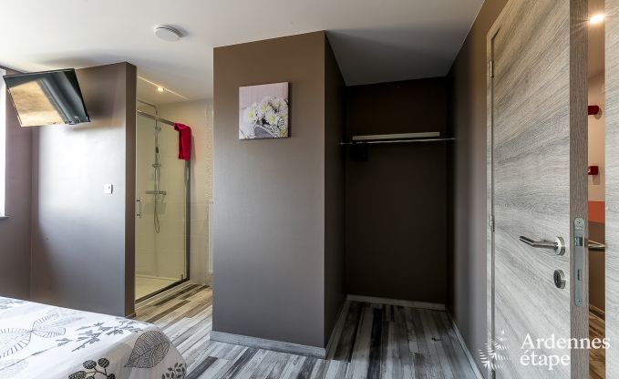 Maison de vacances avec piscine, wellness et de nombreux jeux, � Paliseul pour 28 personnes en Ardenne