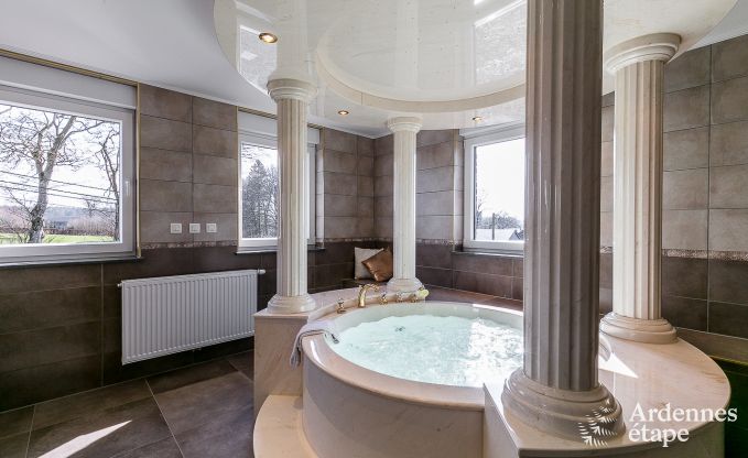 Maison de vacances avec piscine, wellness et de nombreux jeux, � Paliseul pour 28 personnes en Ardenne
