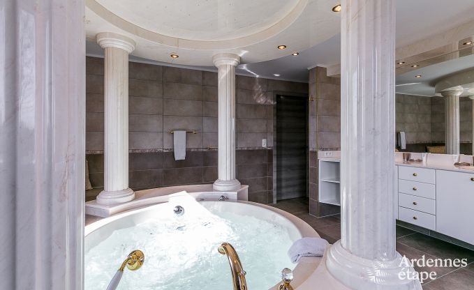 Maison de vacances avec piscine, wellness et de nombreux jeux, � Paliseul pour 28 personnes en Ardenne