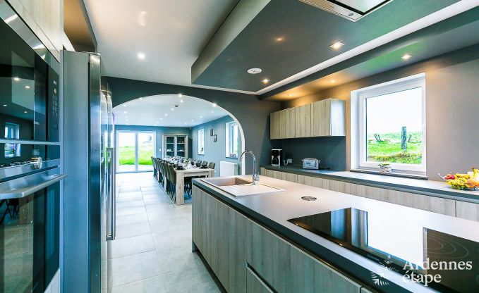 Maison de vacances avec piscine, wellness et de nombreux jeux, � Paliseul pour 28 personnes en Ardenne