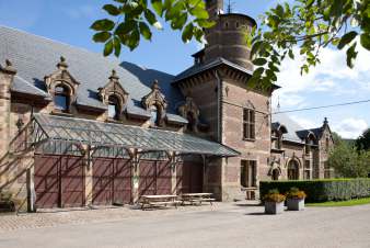 Sjour unique pour 9 personnes dans ce chteau  Plombires (Belgique)