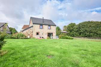 Maison de vacances pour 4 à Profondeville avec jardin privé et poêle à bois