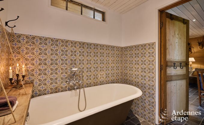 Cottage convivial pour 4 personnes � Redu avec tankuzzi (hottub), terrasse couverte et jardin priv�