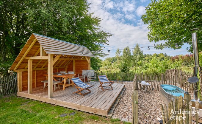 Cottage convivial pour 4 personnes � Redu avec tankuzzi (hottub), terrasse couverte et jardin priv�