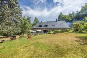 Gîte de charme grande capacité à louer dans un cadre idyllique à Redu