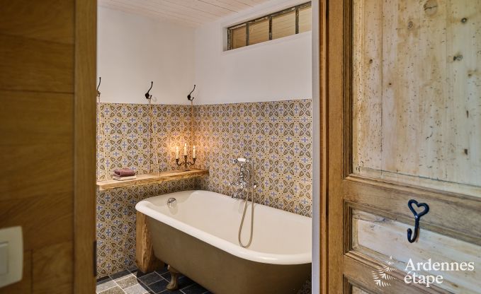 Cottage convivial pour 4 personnes  Redu avec tankuzzi (bain nordique), terrasse couverte et jardin priv