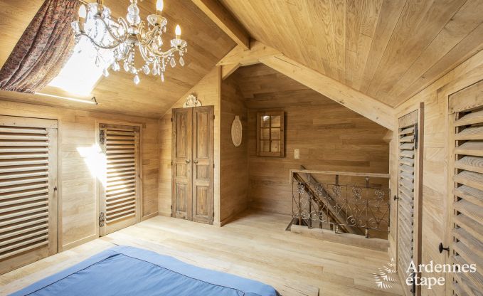 Cottage convivial pour 4 personnes  Redu avec tankuzzi (bain nordique), terrasse couverte et jardin priv