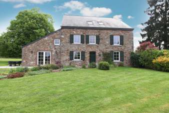 Maison de vacances typique des Ardennes avec grand jardin à louer à Redu