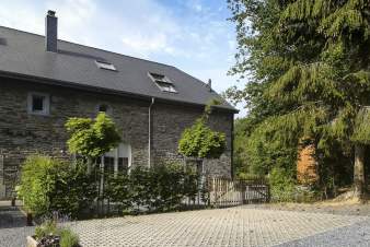 Beau gîte à louer pour 14 personnes à Redu en Ardenne