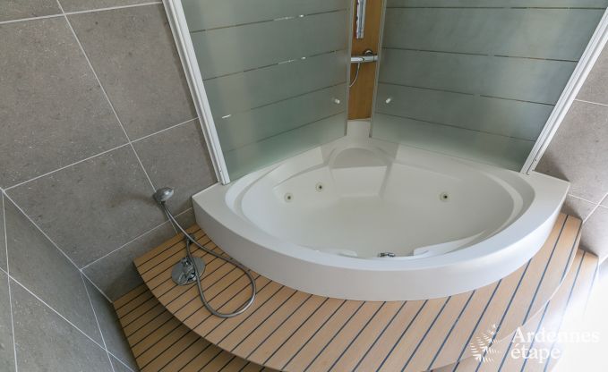 Villa haut de gamme � Redu, Ardenne, 9 personnes, piscine ext�rieure, sauna, hammam, jacuzzi int�rieur et ext�rieur, jardin priv�, �quipements complets