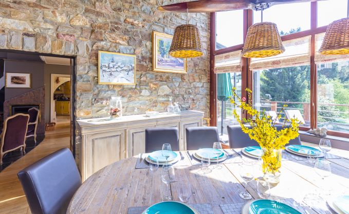 Villa haut de gamme  Redu, Ardenne, 9 personnes, piscine extrieure, sauna, hammam, jacuzzi intrieur et extrieur, jardin priv, quipements complets