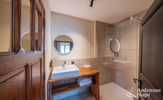 Grande maison de vacances  Rochefort pour 25 personnes avec 11 chambres, 11 salles de bains, sauna et bar