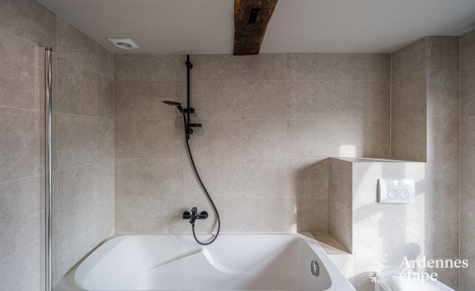 Maison de vacances haut de gamme pour 32 personnes  Rochefort avec salles de bain privatives et piscine naturelle