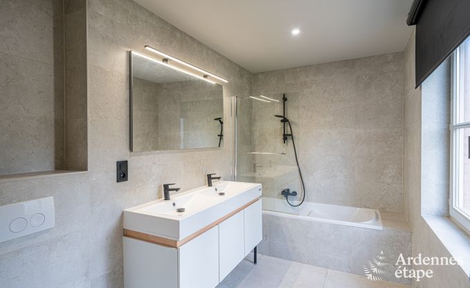 Maison de vacances haut de gamme pour 32 personnes  Rochefort avec salles de bain privatives et piscine naturelle