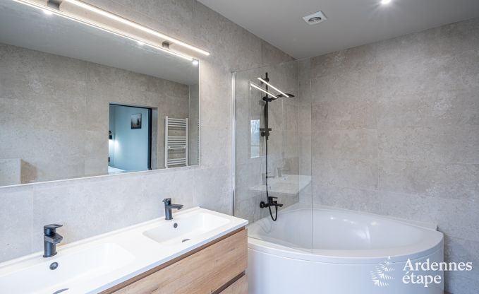 Maison de vacances haut de gamme pour 32 personnes  Rochefort avec salles de bain privatives et piscine naturelle