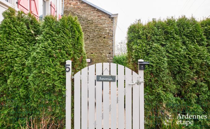 Charmante maison de vacances � Rochehaut pour 6-7 personnes avec jacuzzi, jardin priv� et � proximit� des sentiers de randonn�e