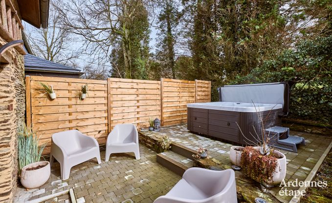 Charmante maison de vacances � Rochehaut pour 6-7 personnes avec jacuzzi, jardin priv� et � proximit� des sentiers de randonn�e